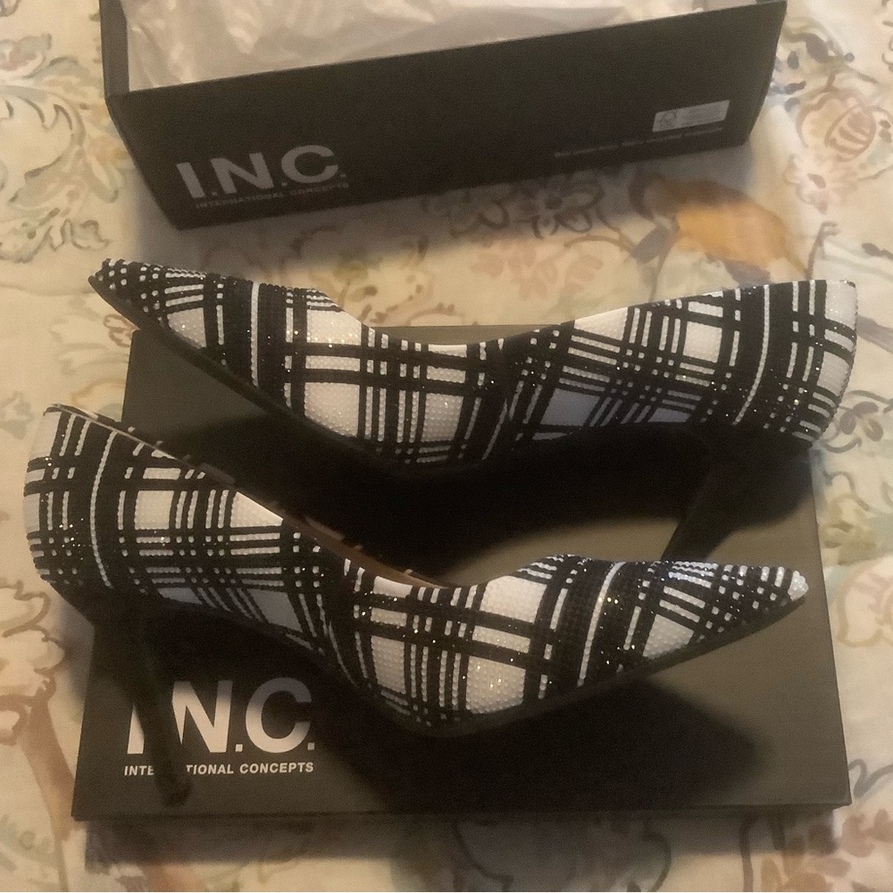 INC International Concepts Black and White Heels with Plaid Pattern - Picture 6 of 7